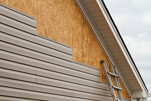 24/7 Emergency Storm Damage Siding Repair experts in New Middletown, OH